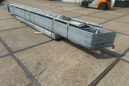 12.80 x 12.00m (154m²)
