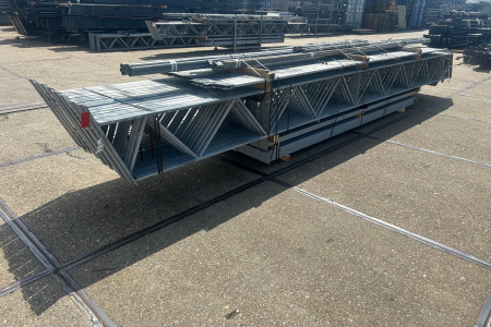 12.80 x 36.00m (461m²)