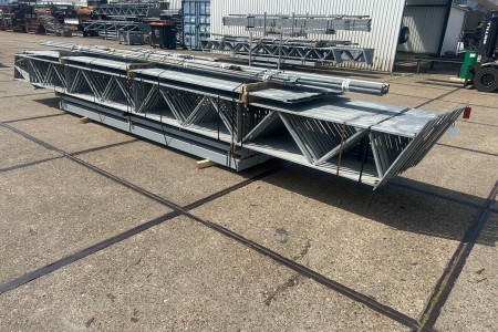 12.80 x 36.00m (461m²)