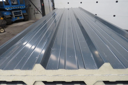 15.00 x 20.00 meter (300m2) kapschuur met geisoleerd dak