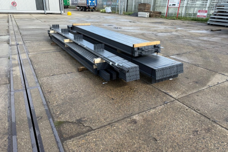 12.00 x 25.00m (300m²)
