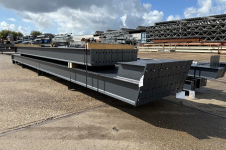12.00 x 25.00m (300m²)