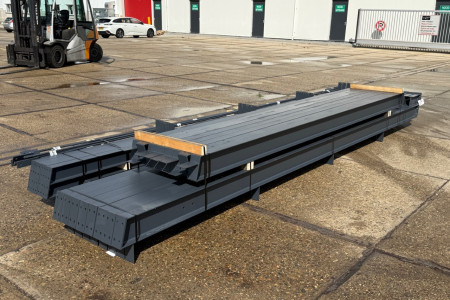 12.00 x 25.00m (300m²)